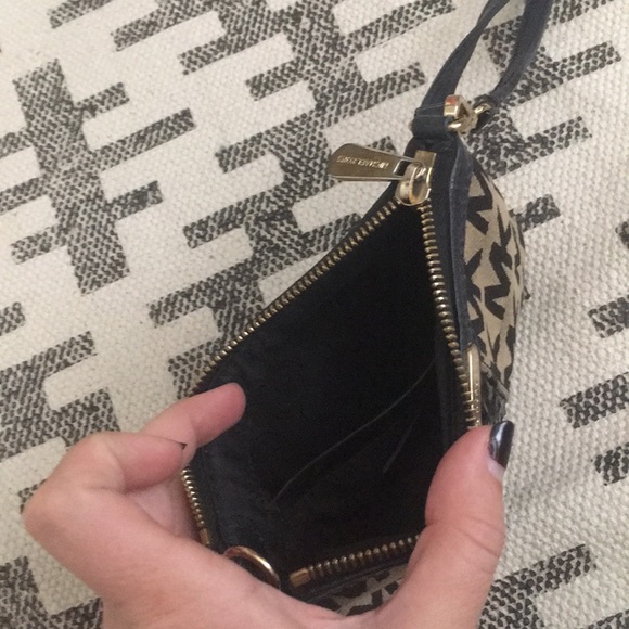 Michael Kors jetset wristlet - Picture 4 of 6